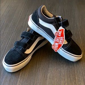 NWT ~ Black Vans “Old Skool V” ~ Kids size  1.5